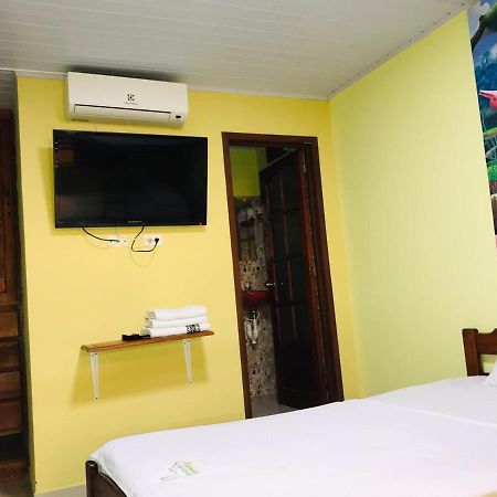 Hostal La Esperanza Летисия Екстериор снимка