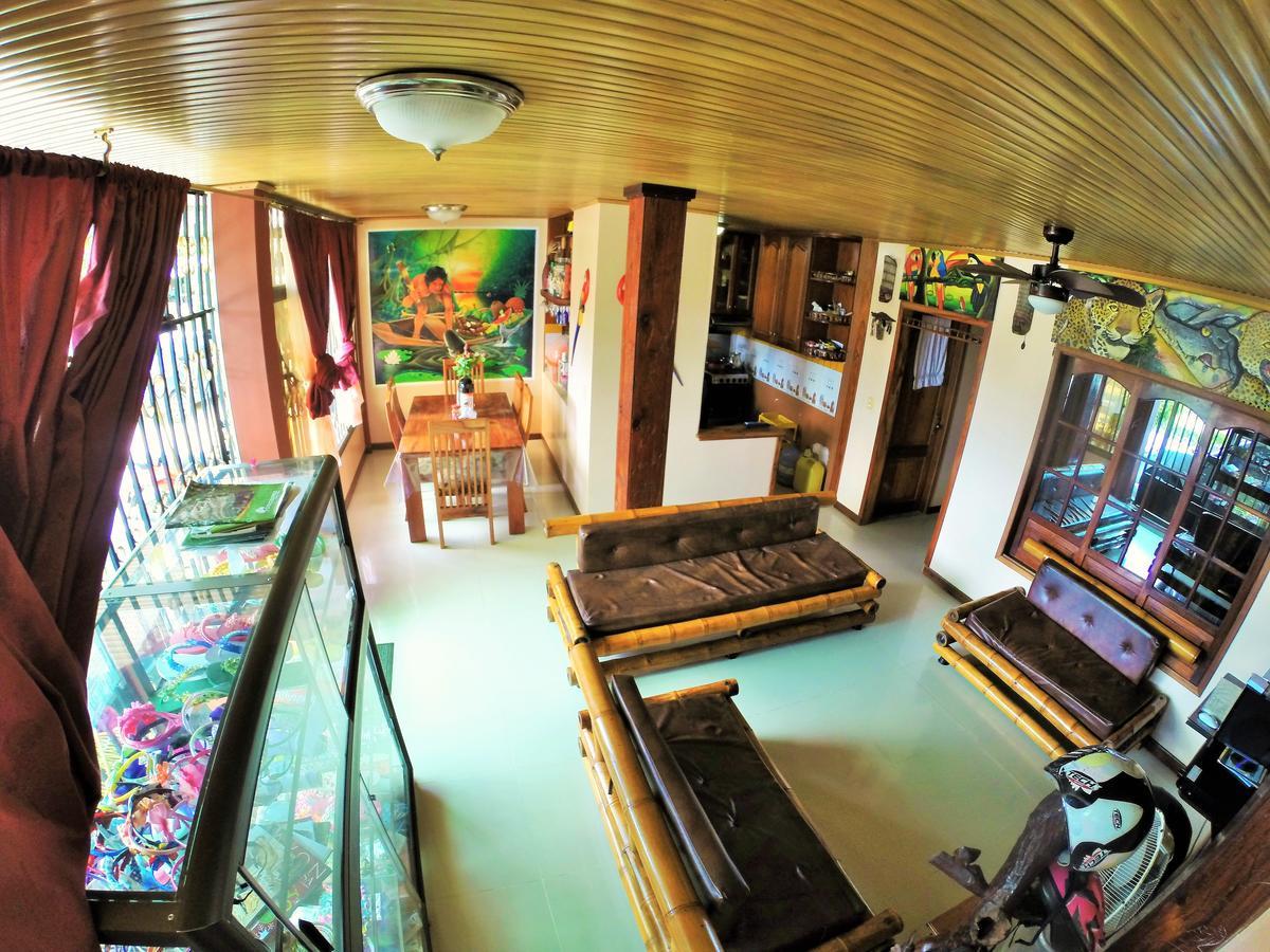 Hostal La Esperanza Летисия Екстериор снимка