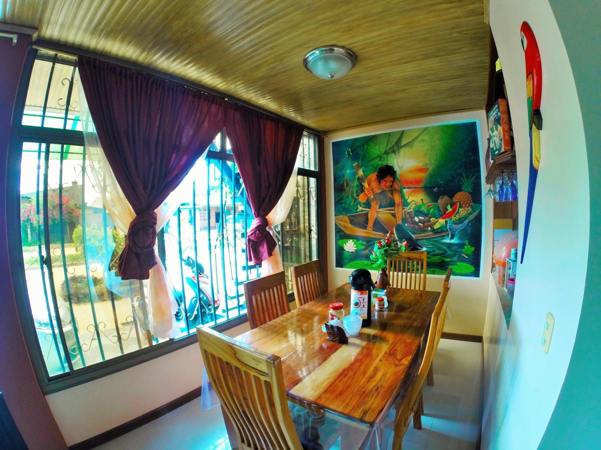Hostal La Esperanza Летисия Екстериор снимка