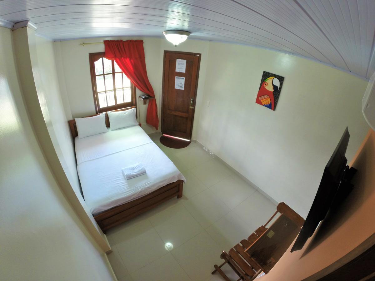 Hostal La Esperanza Летисия Екстериор снимка