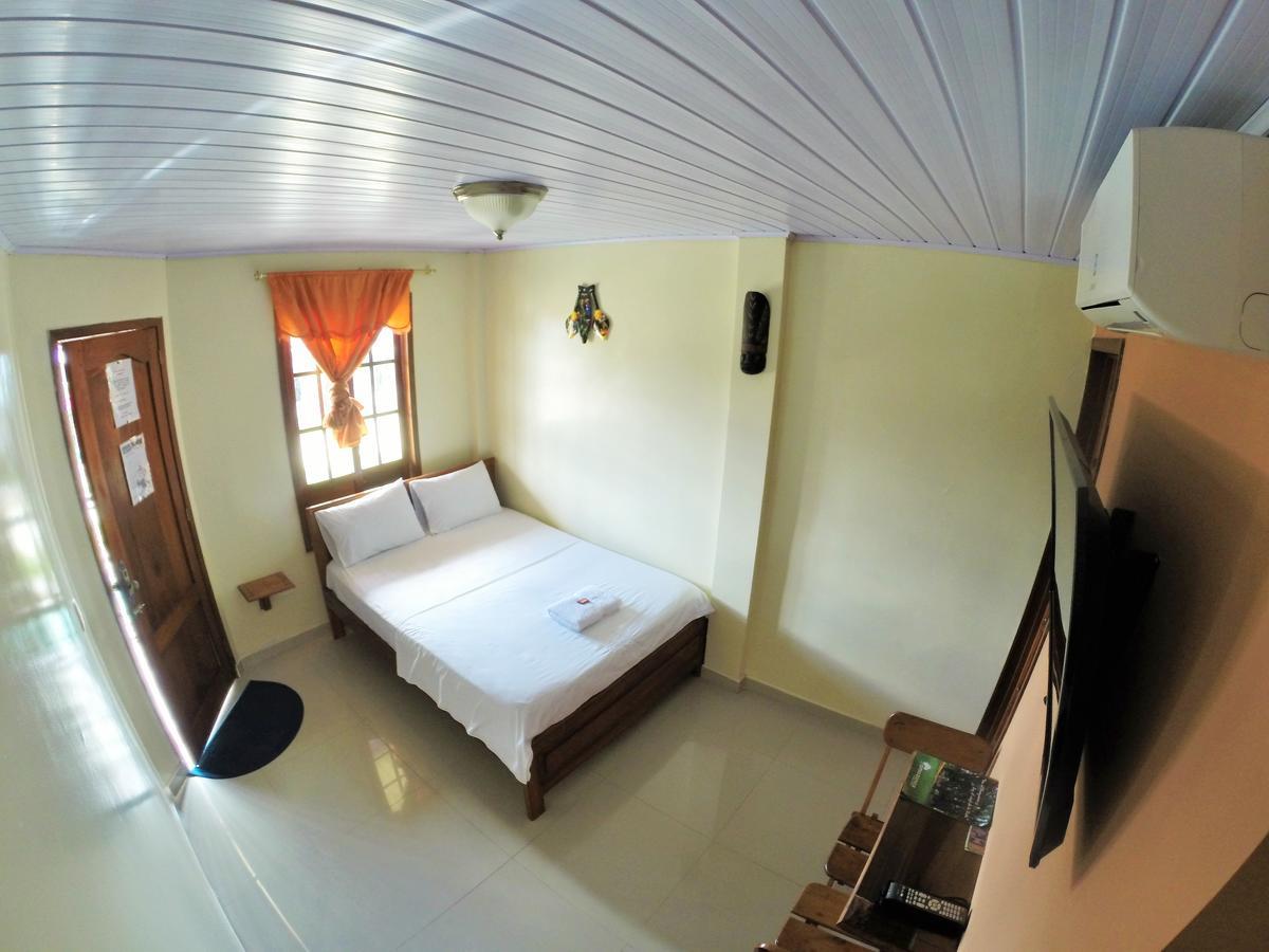 Hostal La Esperanza Летисия Екстериор снимка
