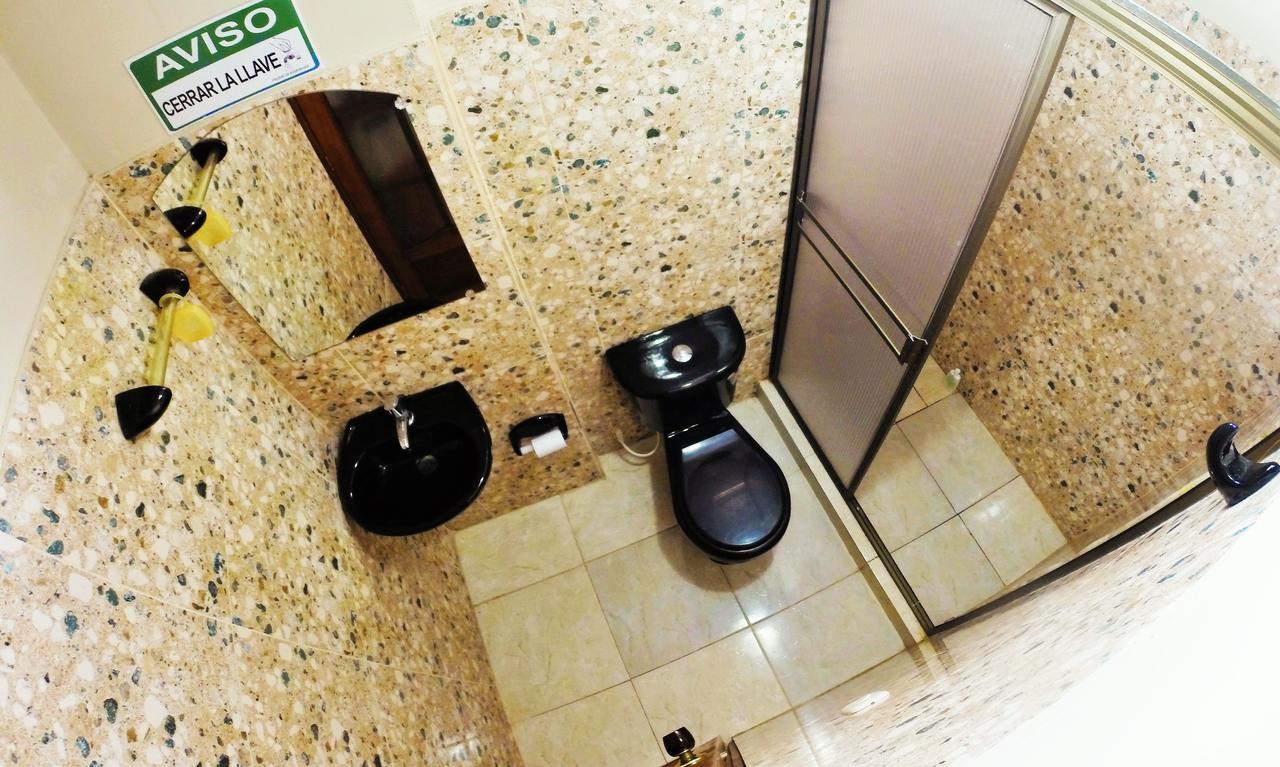 Hostal La Esperanza Летисия Екстериор снимка